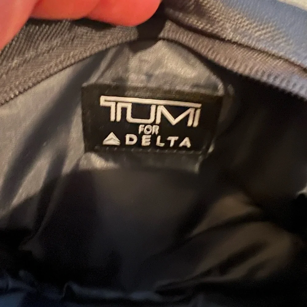 Tumi for Delta amenity toiletry travel bag lightweight business class‎ black